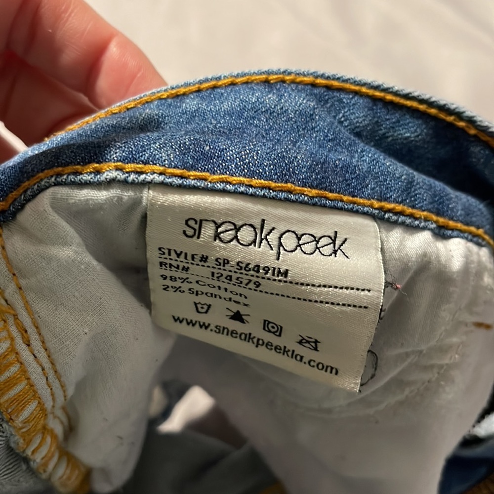 Shorts - Picture 4 of 5